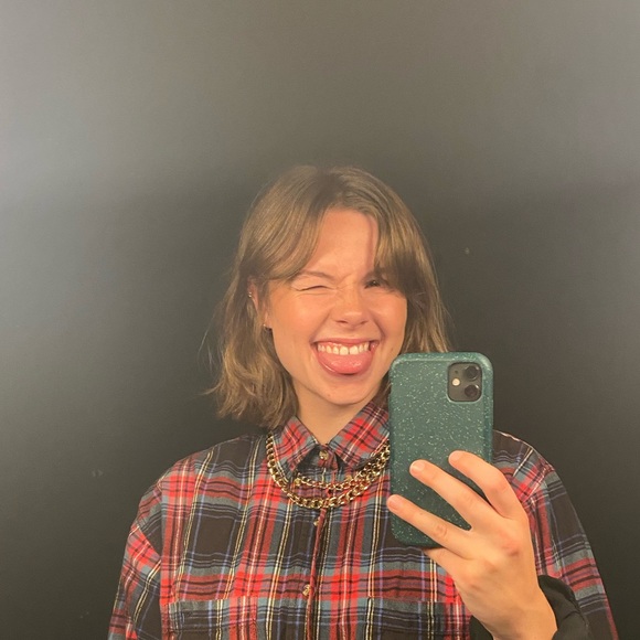 Meet your Posher, Emily - Picture 1 of 1